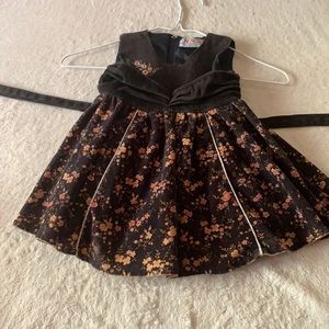 A black-coffee like dress. Always was my favorite pick.